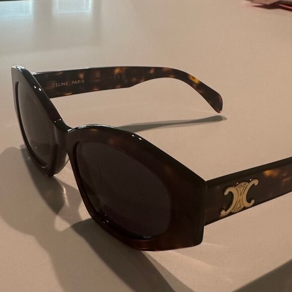 Celine Triomphe Sunglasses Tortoise CL40238U - Picture 8 of 10